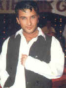 tarkan2564.jpg (81876 bytes)